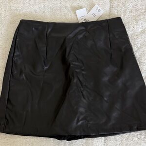 Abercrombie faux leather women’s skort